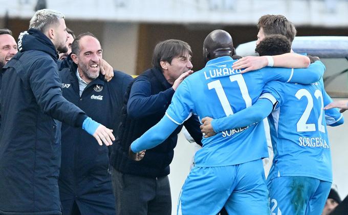 Napoli lột xác mạnh mẽ dưới tay Conte