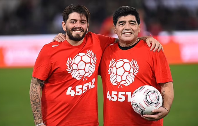 Hai cha con Maradona từng thi đấu cùng nhau
