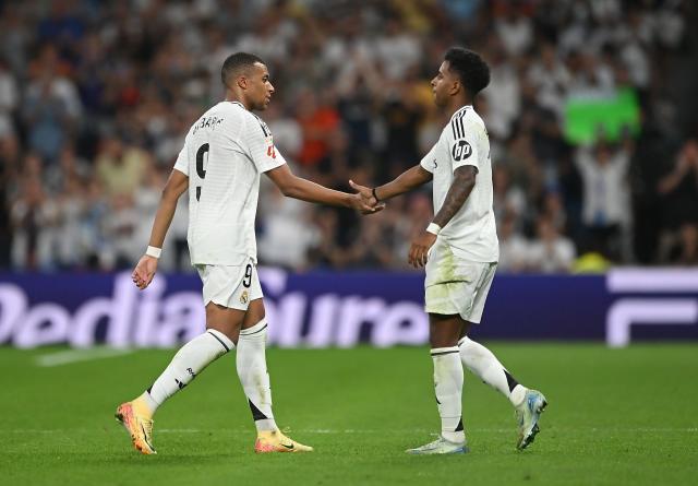 Đôi bạn cùng tịt Rodrygo - Mbappe.