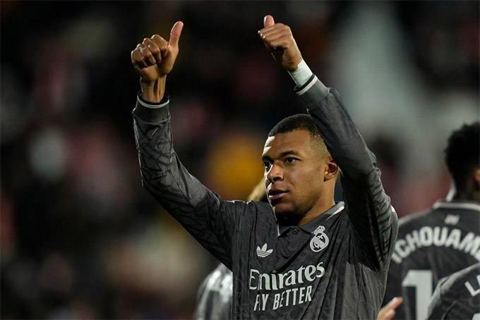 Kylian Mbappe có thể phải nhận thẻ vàng thứ hai trước khi ghi bàn ở trận gặp Girona