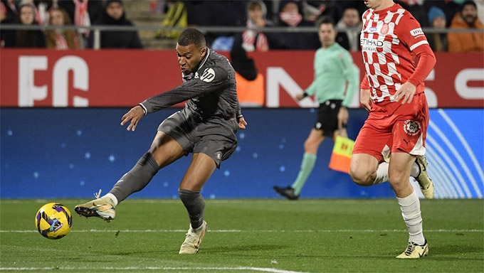 Mbappe đã ghi bàn ở góc rất hẹp