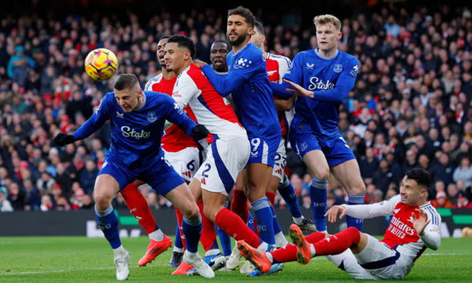 Arsenal bị Everton cầm hòa khi các tình huống cố định của họ bị bắt bài