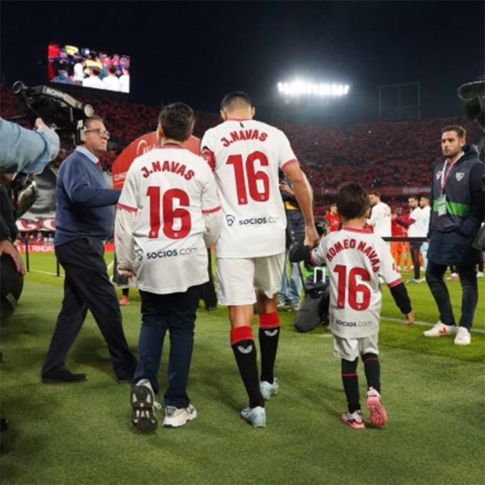 Jesus Navas trong trận đấu tri ân 