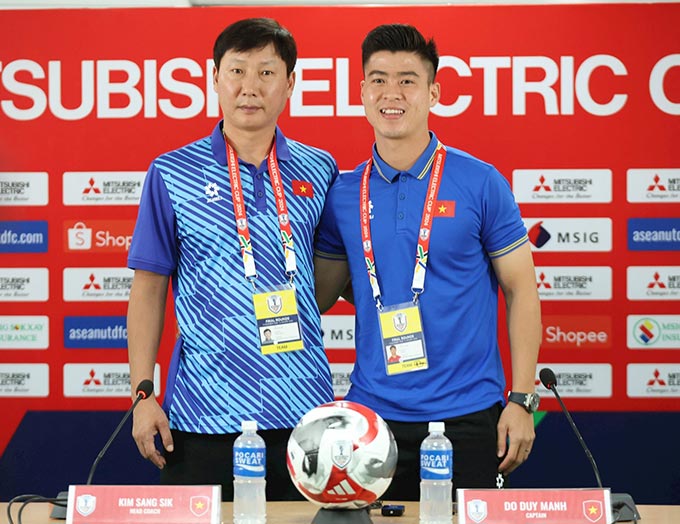 HLV Kim Sang Sik và Duy Mạnh không bầu cho Vinicius