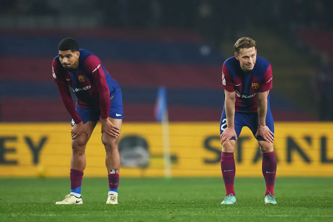 Araujo và De Jong có thể bị Barca rao bán