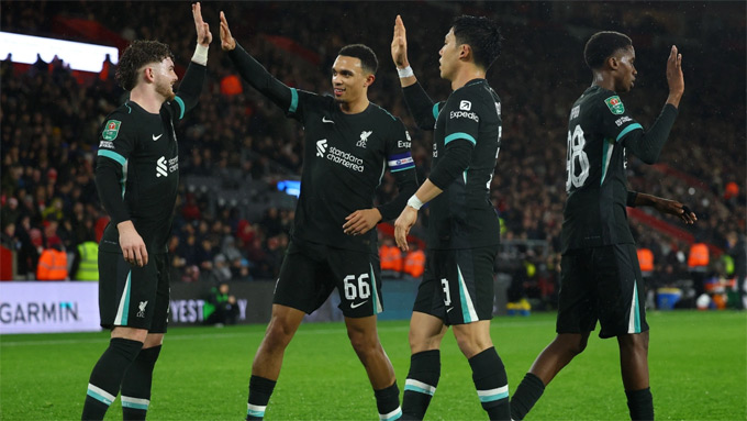 Tung đội hình dự bị, Liverpool chật vật hạ Southampton