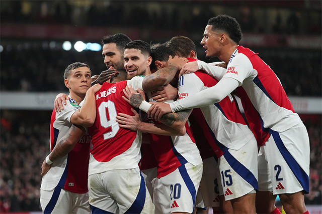 Arsenal thắng ngược Crystal Palace nhờ cú hat-trick của Jesus