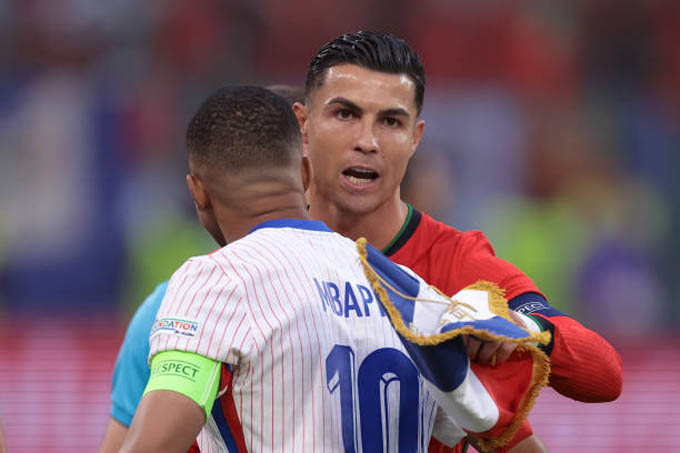 Ronaldo là thần tượng lớn nhất của Mbappe