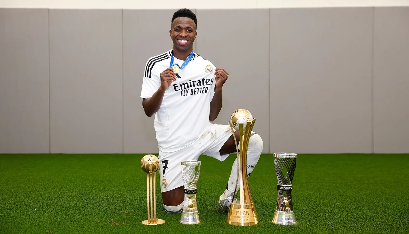 Vinicius ăn mừng chức vô địch thứ 5 của Real Madrid trong năm 2024