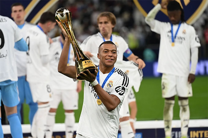 Sau khi chia tay PSG hồi hè, Mbappe đã có 2 danh hiệu cùng Real