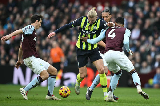 Haaland bất lực trước các hậu vệ của Aston Villa