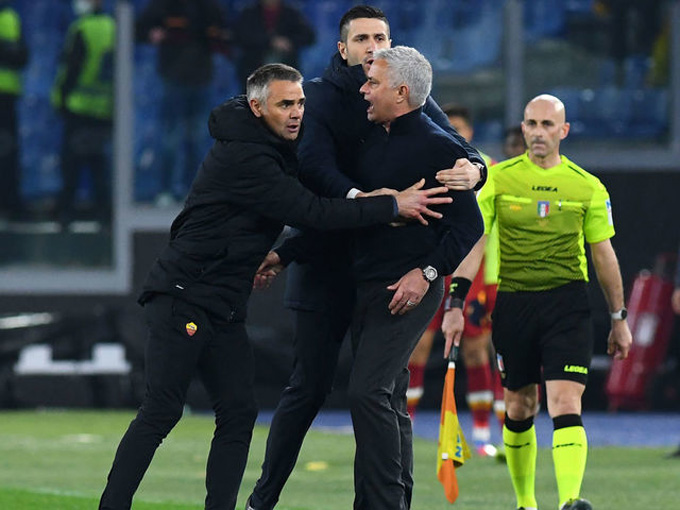 Mourinho chưa đáp ứng được yêu cầu của BLĐ Fenerbahce