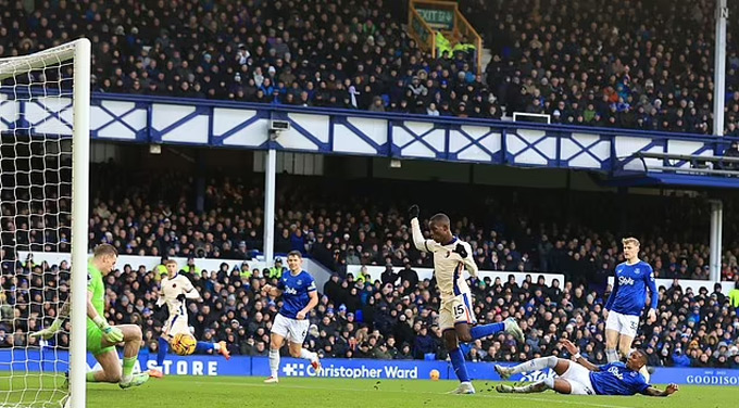 Chelsea đã phung phí khá nhiều cơ hội ở hiệp 1