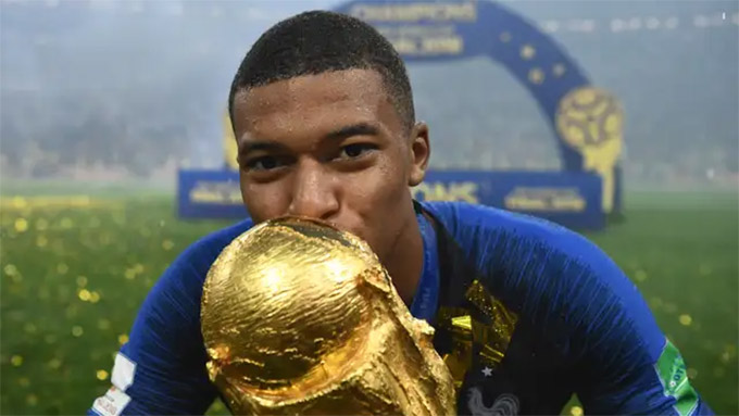 Nhưng tầm vóc của Mbappe tại World Cup ở tuổi 26 thì Messi và Ronaldo đều không làm được