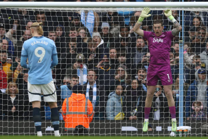 Pickford có ngày thi đấu xuất thần trước Man City