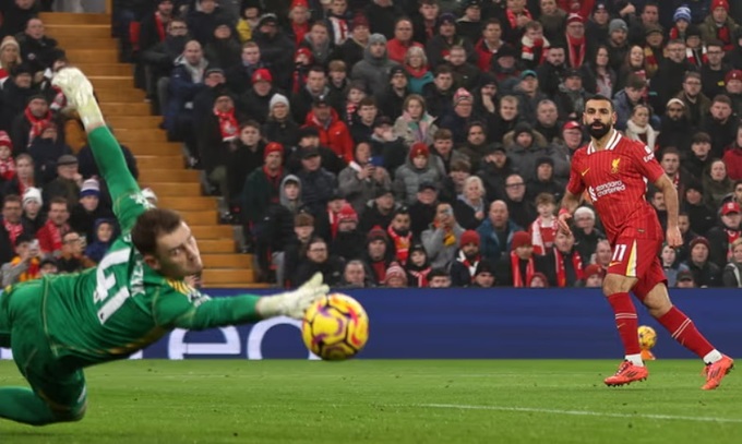 Khoảnh khắc Mohamed Salah ấn định chiến thắng 3-1 cho Liverpool