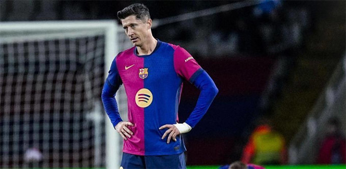 Lewy ngày càng "lạc lõng" với lối chơi của Barca