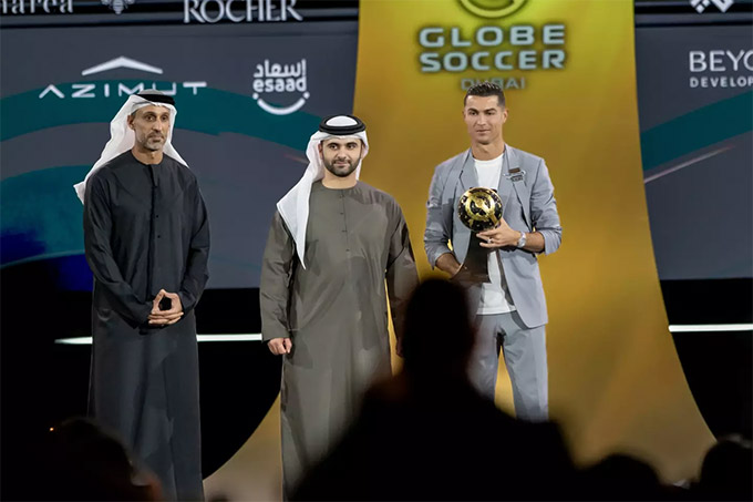 Ronaldo tại lễ tôn vinh của Globe Soccer ở Dubai 