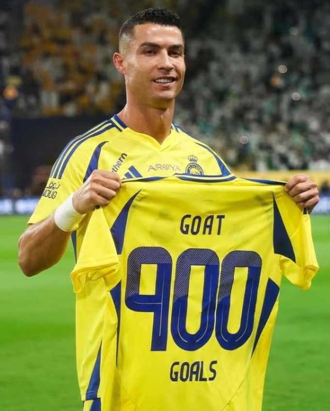 Ronaldo mừng cột mốc 900 bàn thắng trong sự nghiệp