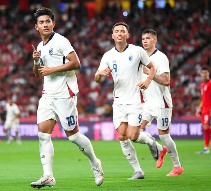 Suphanat và Gustavsson đang cùng nhau "chia lửa" trên hàng công ĐT Việt Nam 