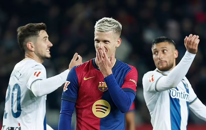 Olmo đã bị La Liga xóa tên khỏi danh sách đăng ký thi đấu của Barca