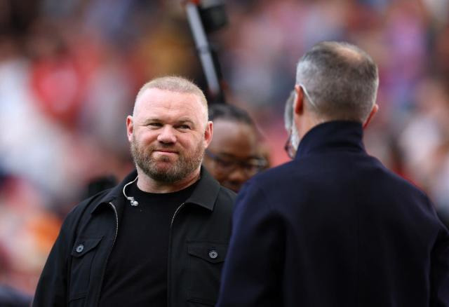 Làm HLV khó hơn đá bóng nhiều, Rooney!