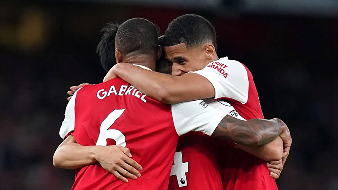 Các cầu thủ Arsenal cần quyết tâm săn đuổi danh hiệu hơn