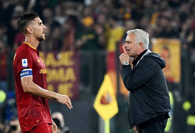 Mourinho hối tiếc vì không sớm rời Roma