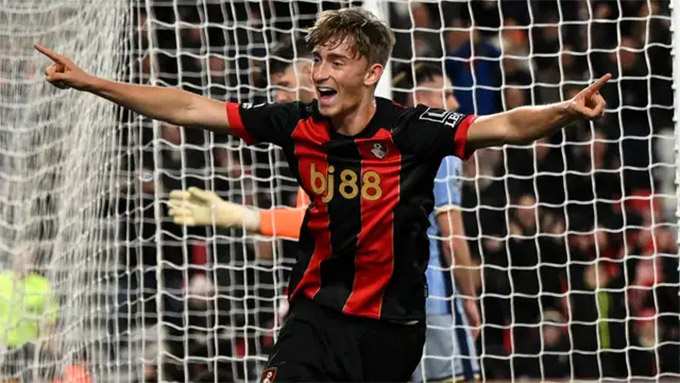 Real Madrid is very interested in Bournemouth's 19-year-old star Huijsen