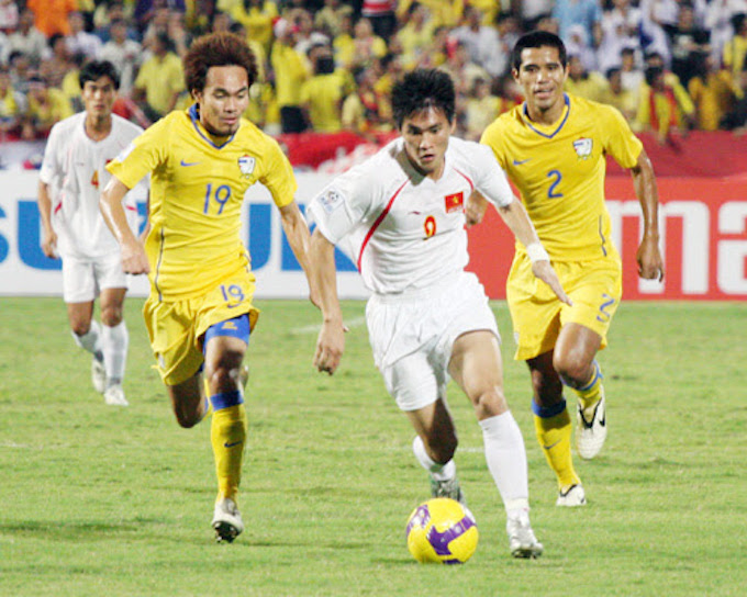 Công Vinh ghi bàn thắng nâng tỷ số lên 2-0 cho tuyển Việt Nam trên đất Thái Lan 