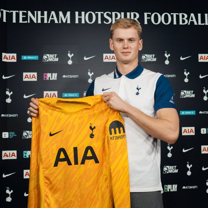 Tottenham chiêu mộ thành công thủ môn Antonin Kinsky