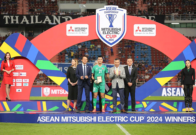 Đình Triệu nhận danh hiệu Thủ môn xuất sắc nhất AFF Cup 2024