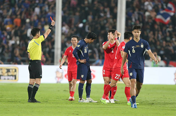 Báo Thái Lan tố trọng tài người Hàn Quốc Ko Hyun Jin có những quyết định gây bất lợi khiến Thái Lan thất bại - Ảnh: Đức Cường 