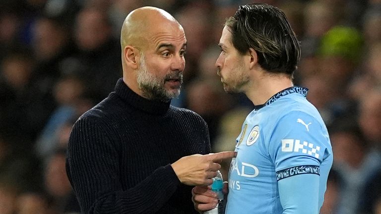 Tiền đồ của Jack Grealish coi như đã tối om sau khi bị HLV Pep Guardiola chê không kịp vuốt mặt.