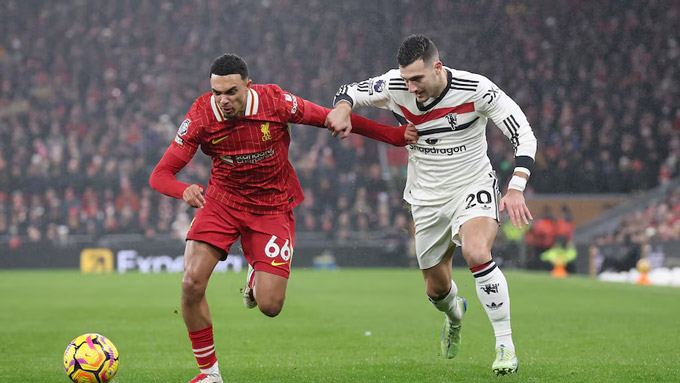 MU liên tục khoan vào cánh phải của Liverpool do Alexander-Arnold trấn giữ