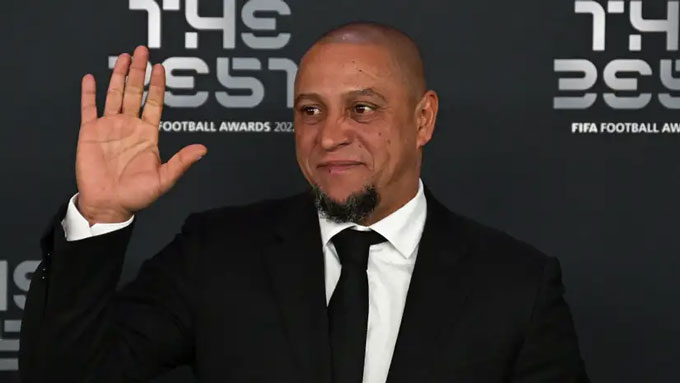 Roberto Carlos phủ nhận sống vật vờ ở sân tập Real