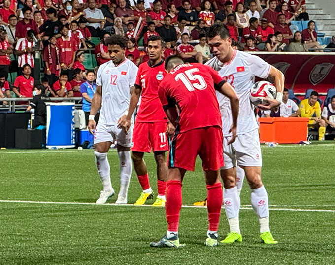 Tiến Linh hiểu cầu thủ Singapore nói gì với mình, trong bước ngoặt giúp Việt Nam thắng bán kết AFF Cup 2024 - Ảnh: Thiên Minh 