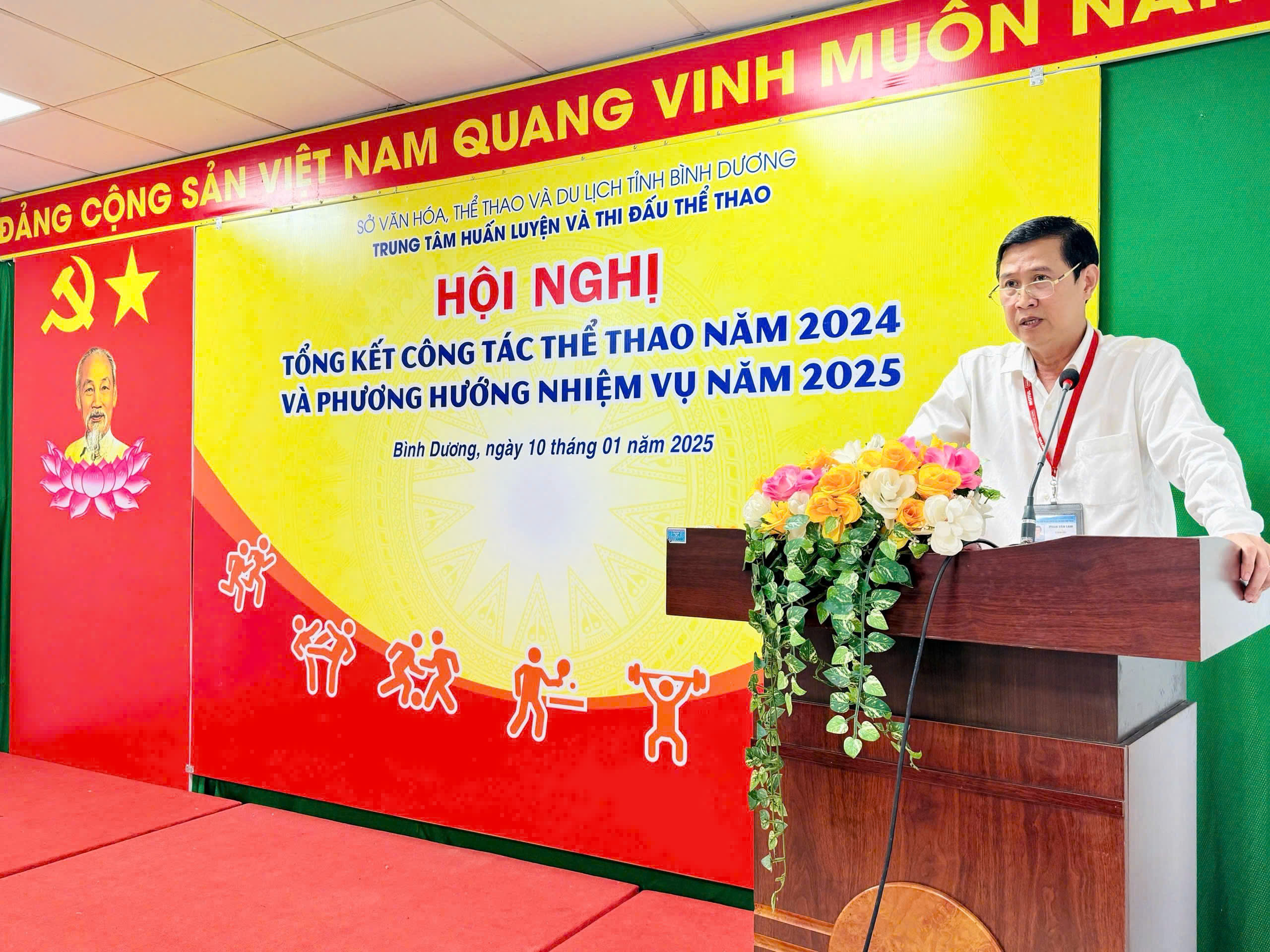 Ông Phan Văn Lam- Giám đốc Trung tâm Huấn luyện và Thi đấu Thể thao tỉnh phát biểu, tiếp thu các ý kiến đóng góp tại Hội nghị