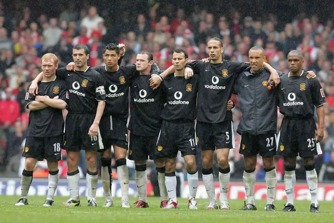 Bức ảnh lịch sử của cầu thủ MU trong trận chung kết FA Cup với Arsenal