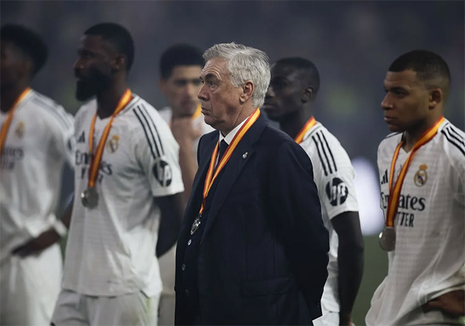 Ancelotti vẫn đang hài lòng với đội hình "lủng hàng thủ" của mình