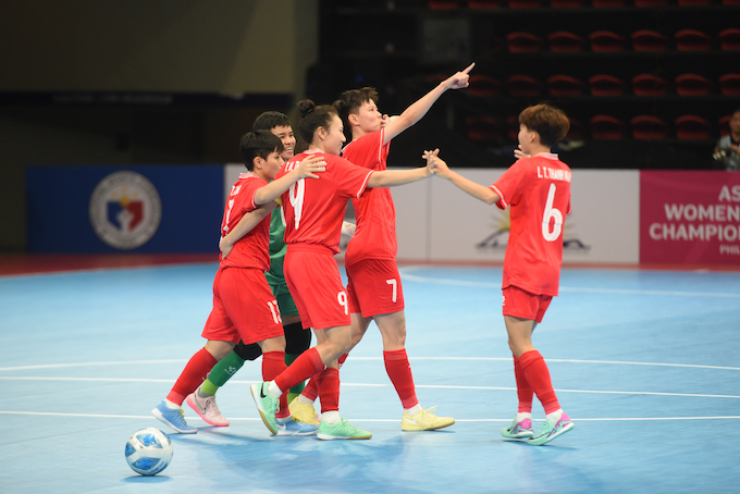 Niềm vui chiến thắng của tuyển futsal nữ Việt Nam