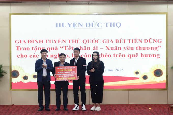 Được biết Bùi Tiến Dũng đã trích một phần tiền thưởng vô địch AFF Cup 2024 để chia sẻ với chương trình. Ảnh: Bùi Văn Hải