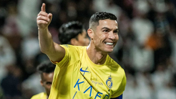 Lyon cà khịa Ronaldo