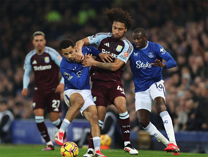 Kamara hay nhất trận Aston Villa thắng Everton tại Ngoại hạng Anh 