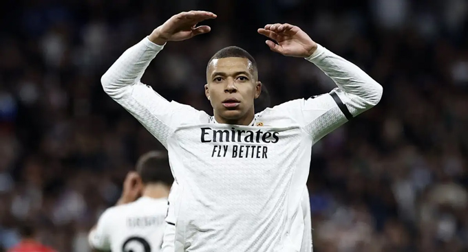 Mbappe lần đầu lập hat-trick trong màu áo Real