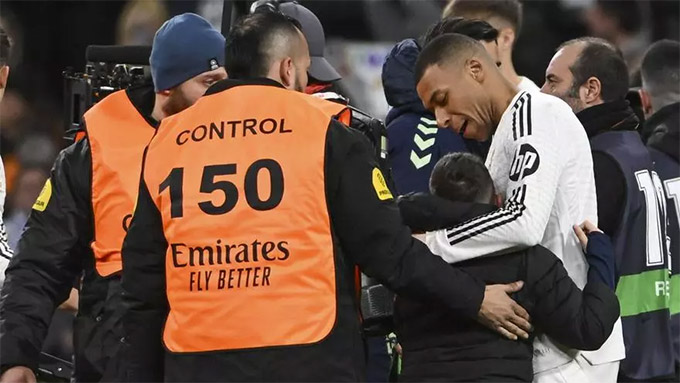 Mbappe luôn cư xử đúng mực, anh rất ít khi bị phạt thẻ