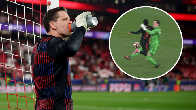 Szczesny đang chơi rất tệ tại Barca