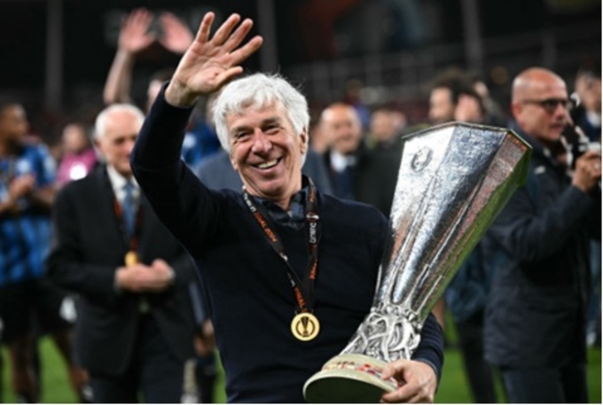 Gasperini ôm Cúp Europa League mùa 2023/24