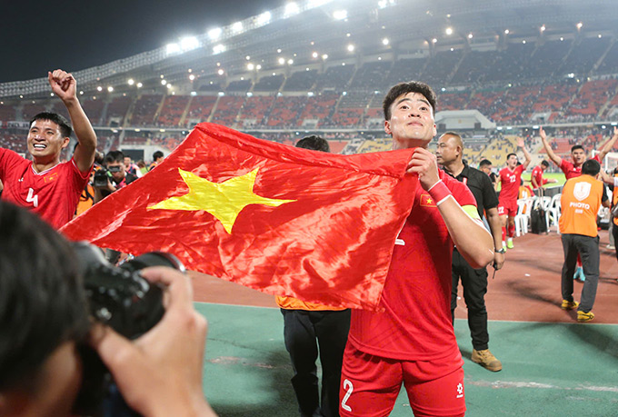 Các cầu thủ Việt Nam được thưởng đậm sau chức vô địch AFF Cup 2024 - Ảnh: Đức Cường