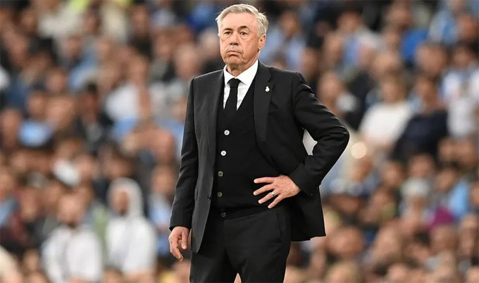 HLV Ancelotti không hài lòng với trọng tài sau trận thua của Real